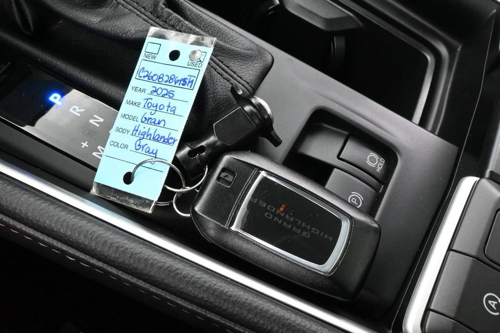 Used 2025 Toyota Grand Highlander AWD image 26
