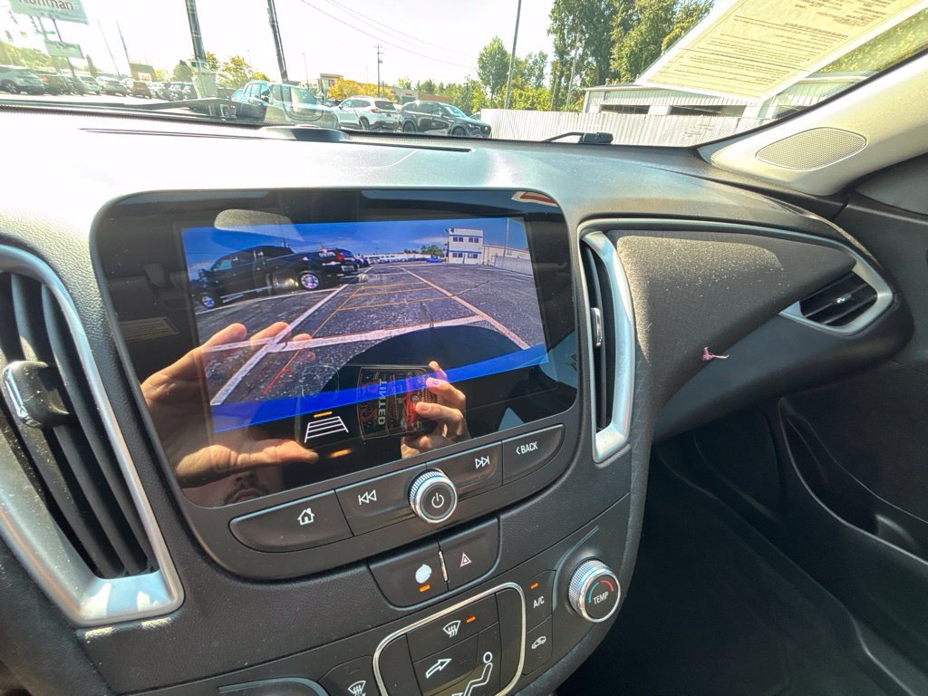 Used 2020 Chevrolet Malibu LS FWD image 23
