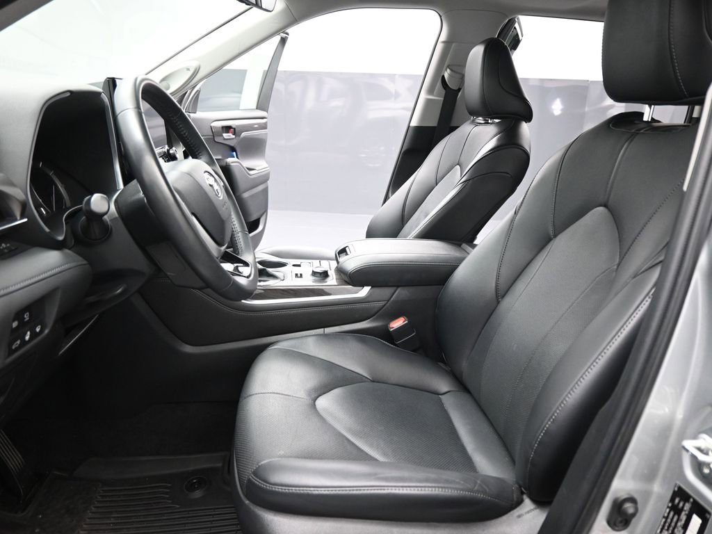 Used 2022 Toyota Highlander Limited image 10