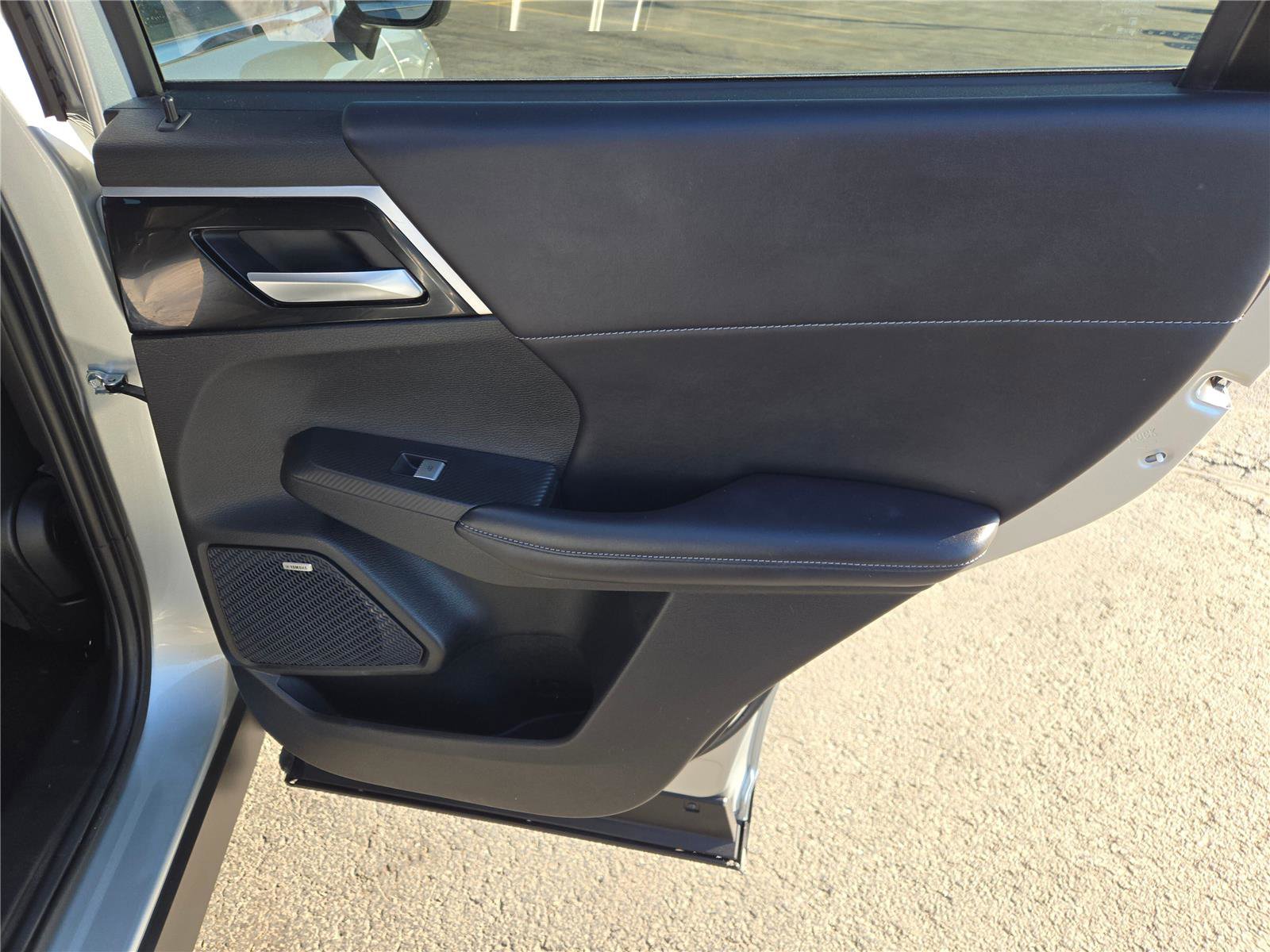 Used 2025 Mitsubishi Outlander SEL image 9