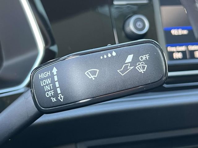 Certified 2023 Volkswagen Jetta SE w/ Panoramic Sunroof Package image 27