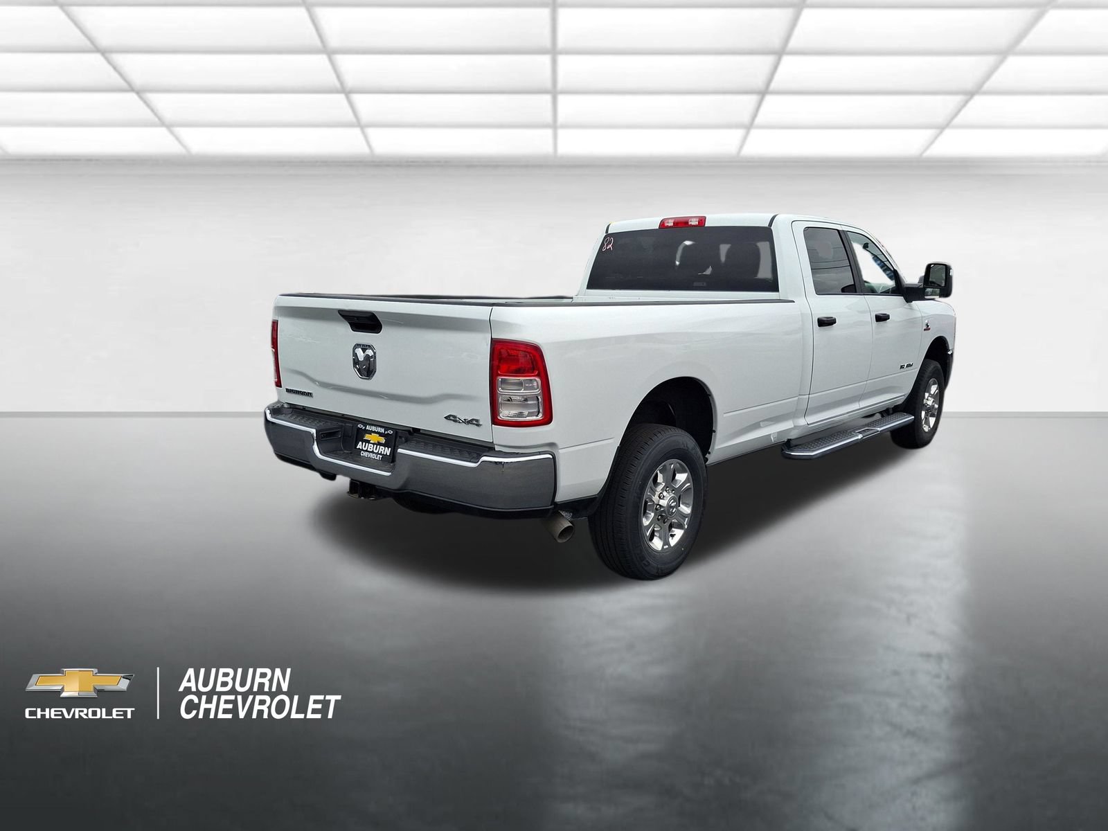 Used 2024 RAM 3500 Big Horn AWD/4WD image 3