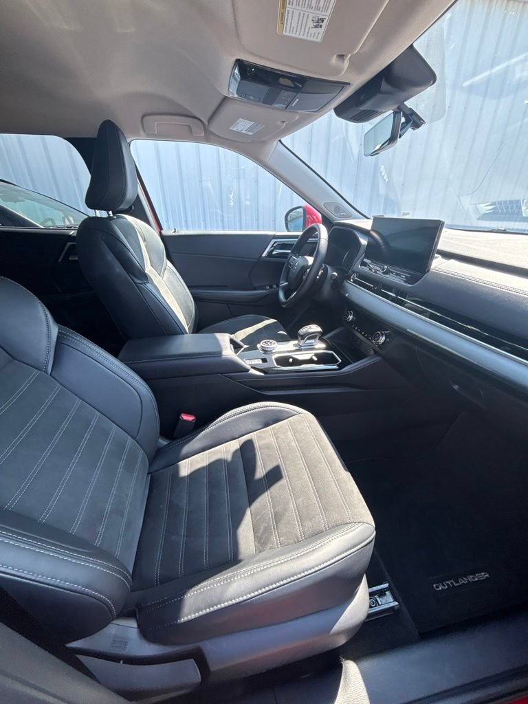 Used 2025 Mitsubishi Outlander SE AWD/4WD image 24