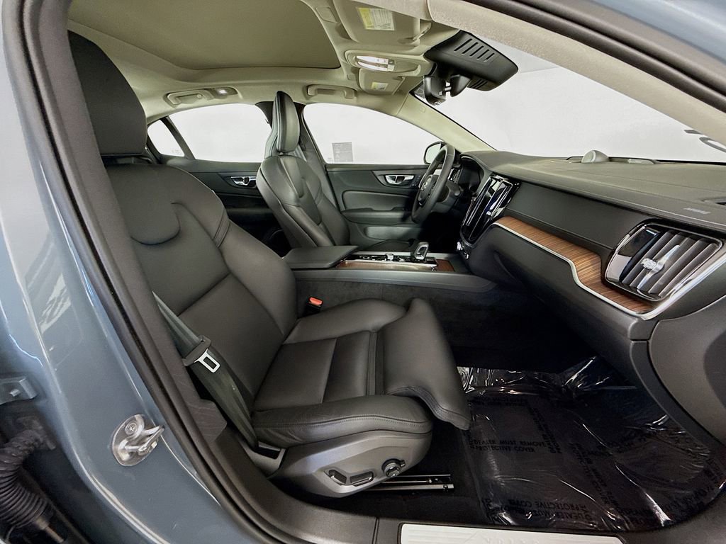 Used 2023 Volvo S60 B5 Ultimate w/ Climate Package image 30