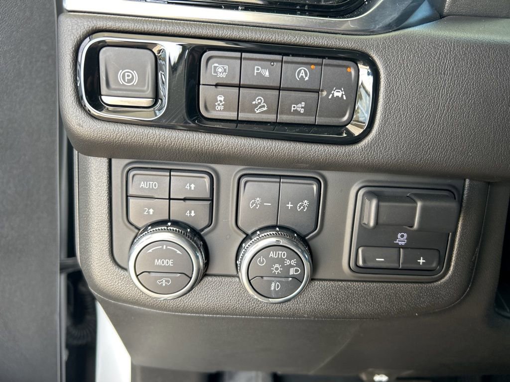 Used 2025 GMC Yukon Denali w/ Denali Reserve Package image 25