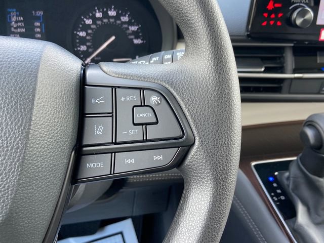 Used 2024 Toyota Sienna LE image 16