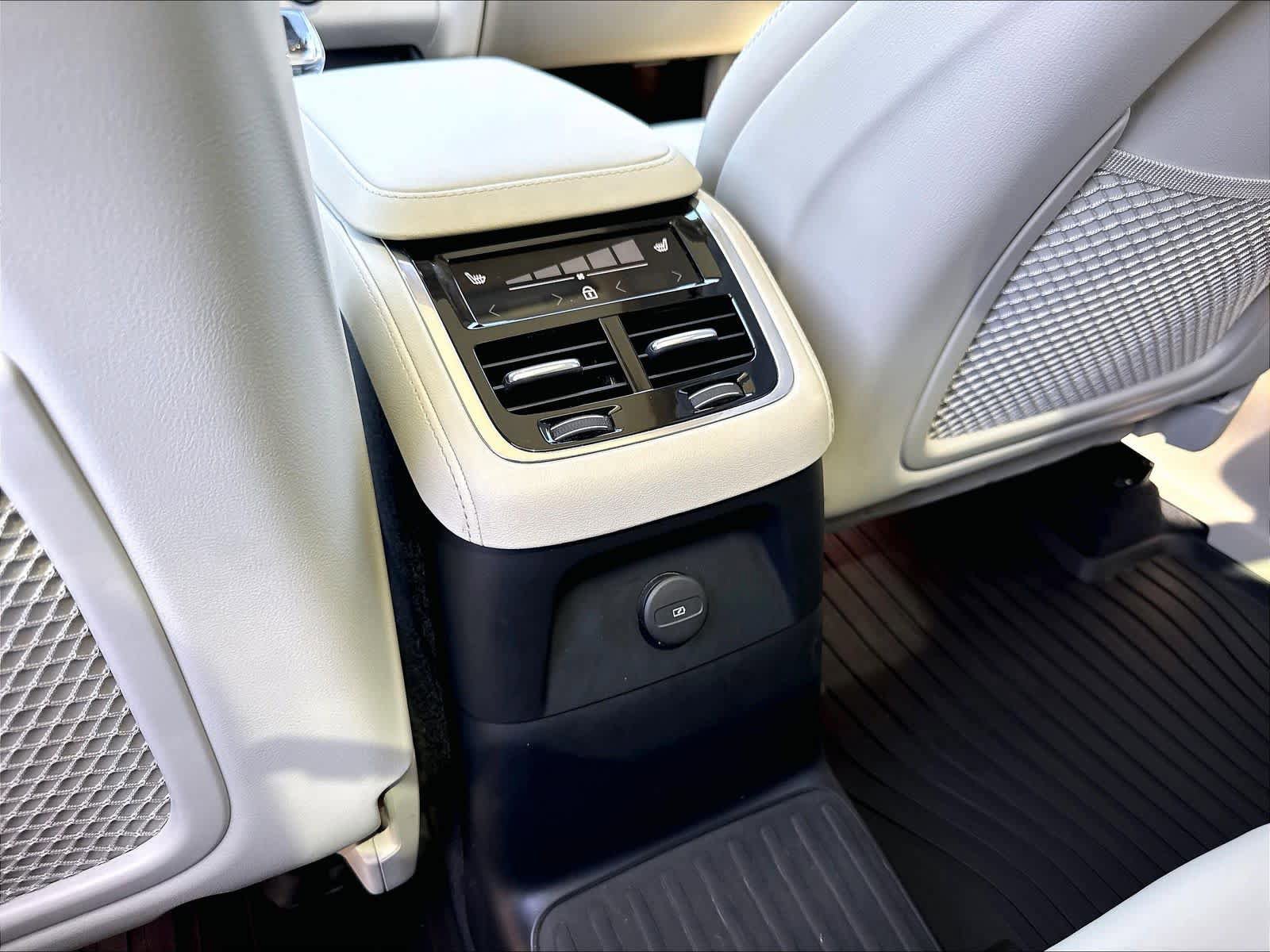 Used 2025 Volvo XC90 T8 Ultra w/ Protection Package Premier AWD/4WD image 39