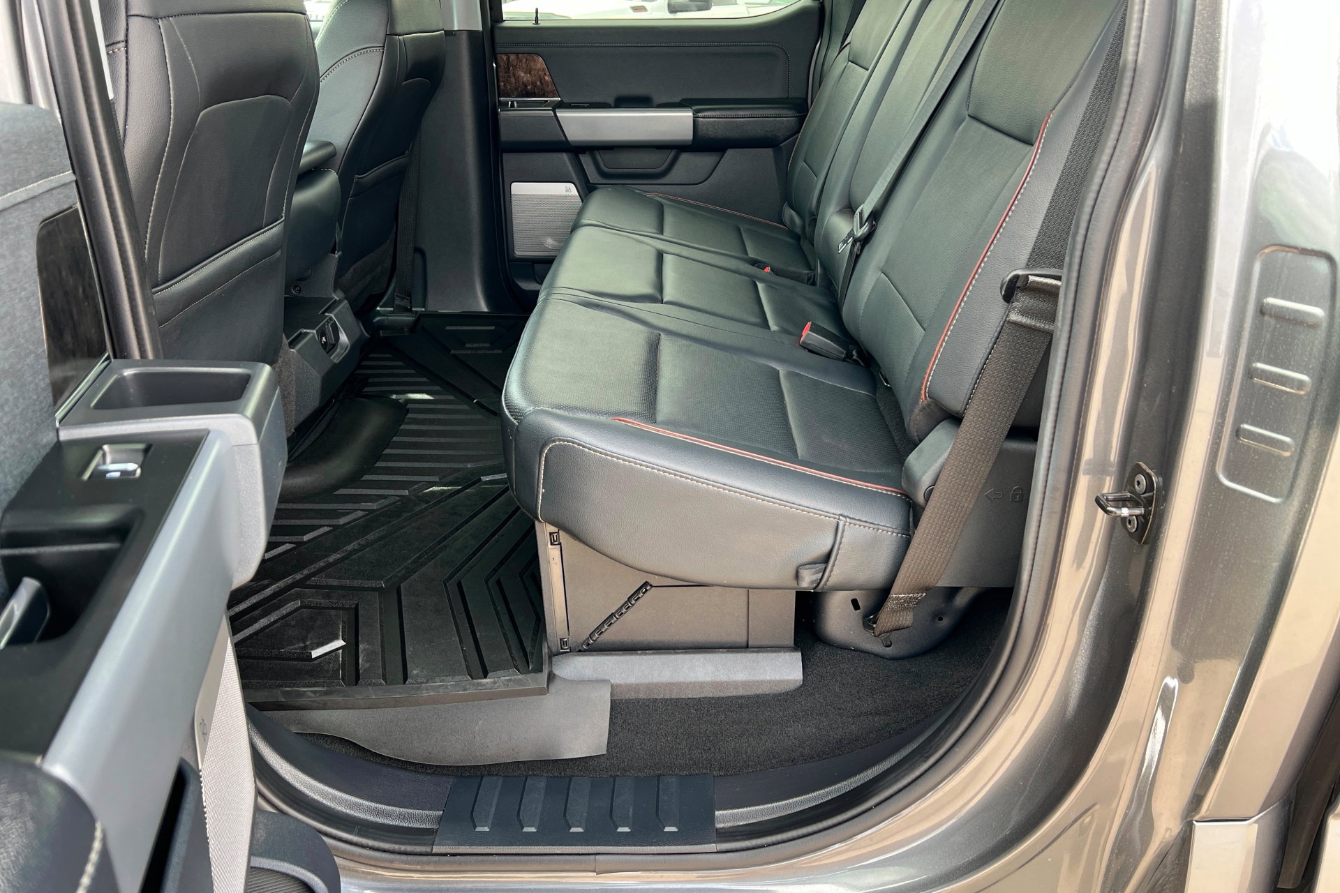 Used 2024 Ford F350 Lariat AWD/4WD image 22