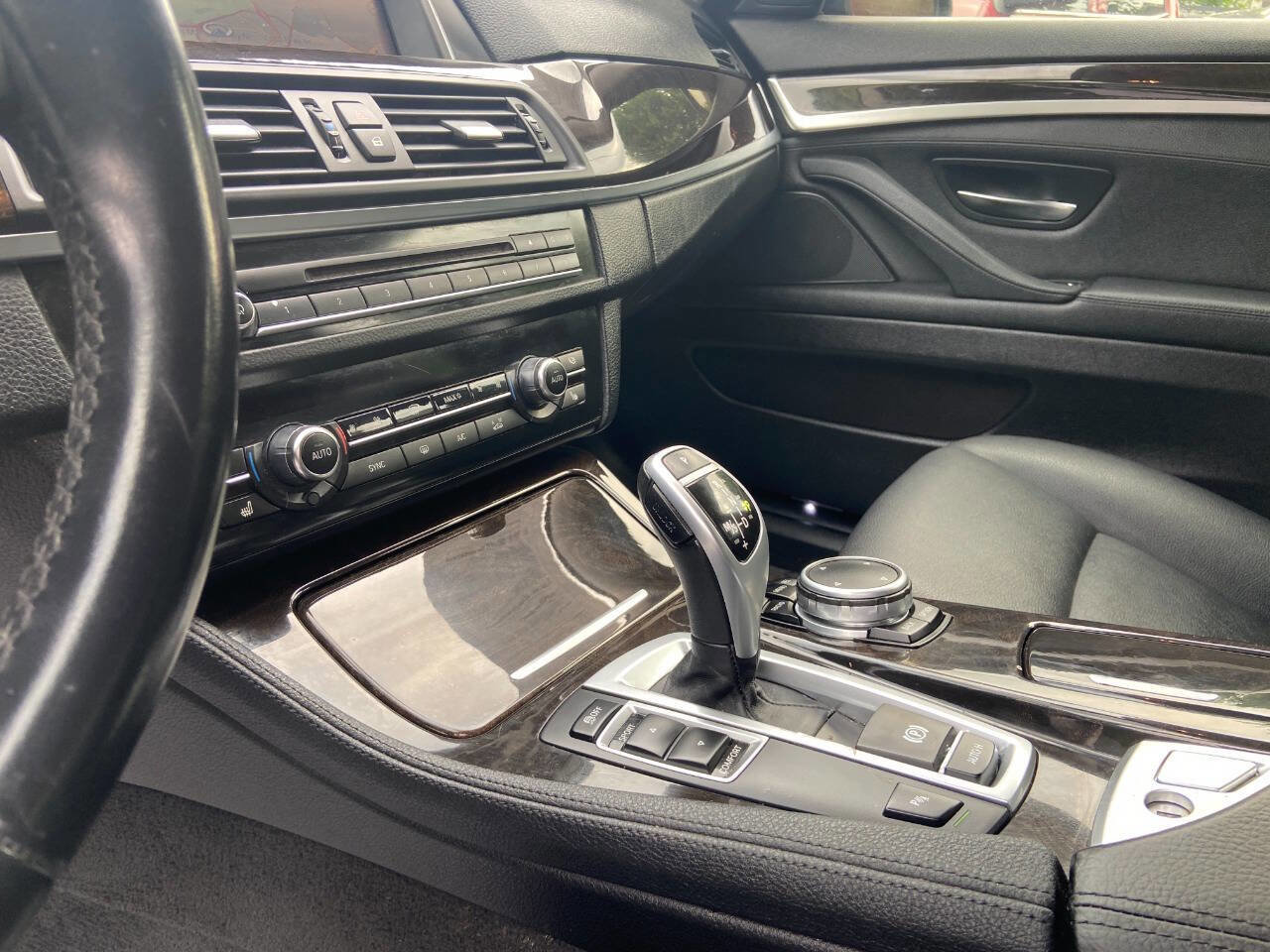 Used 2016 BMW 528i Sedan image 14