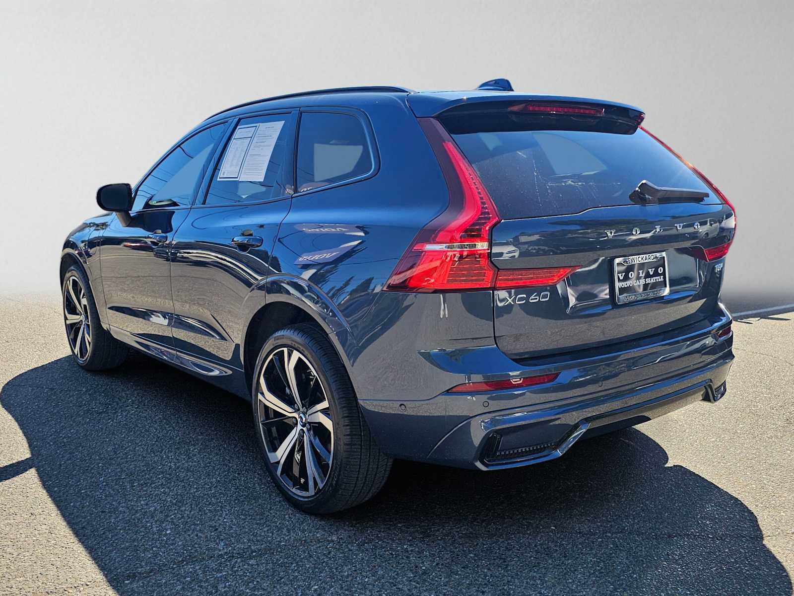 Used 2025 Volvo XC60 T8 Ultra w/ Climate Package AWD/4WD image 5