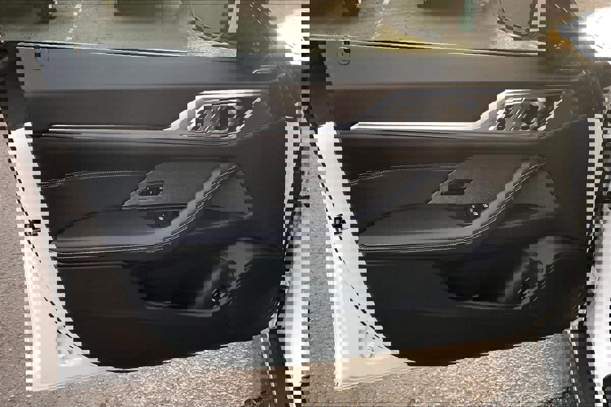 Used 2023 BMW i4 eDrive40 image 19