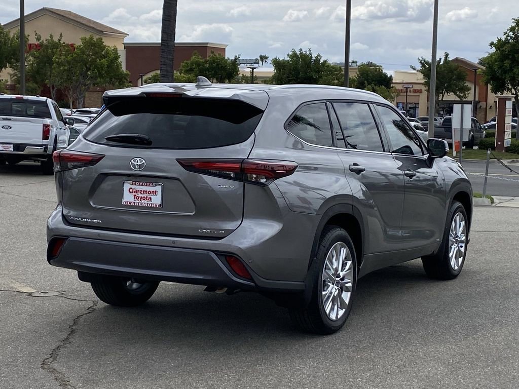 Certified 2026 Toyota Highlander Limited AWD/4WD image 42
