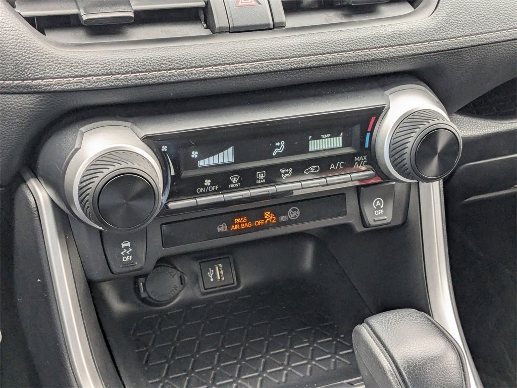 Used 2025 Toyota RAV4 LE image 22