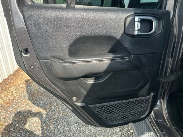 Used 2018 Jeep Wrangler Unlimited Sahara AWD/4WD image 15