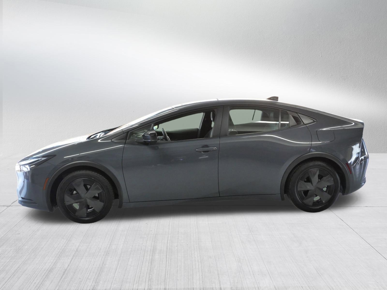 Used 2025 Toyota Prius LE image 5