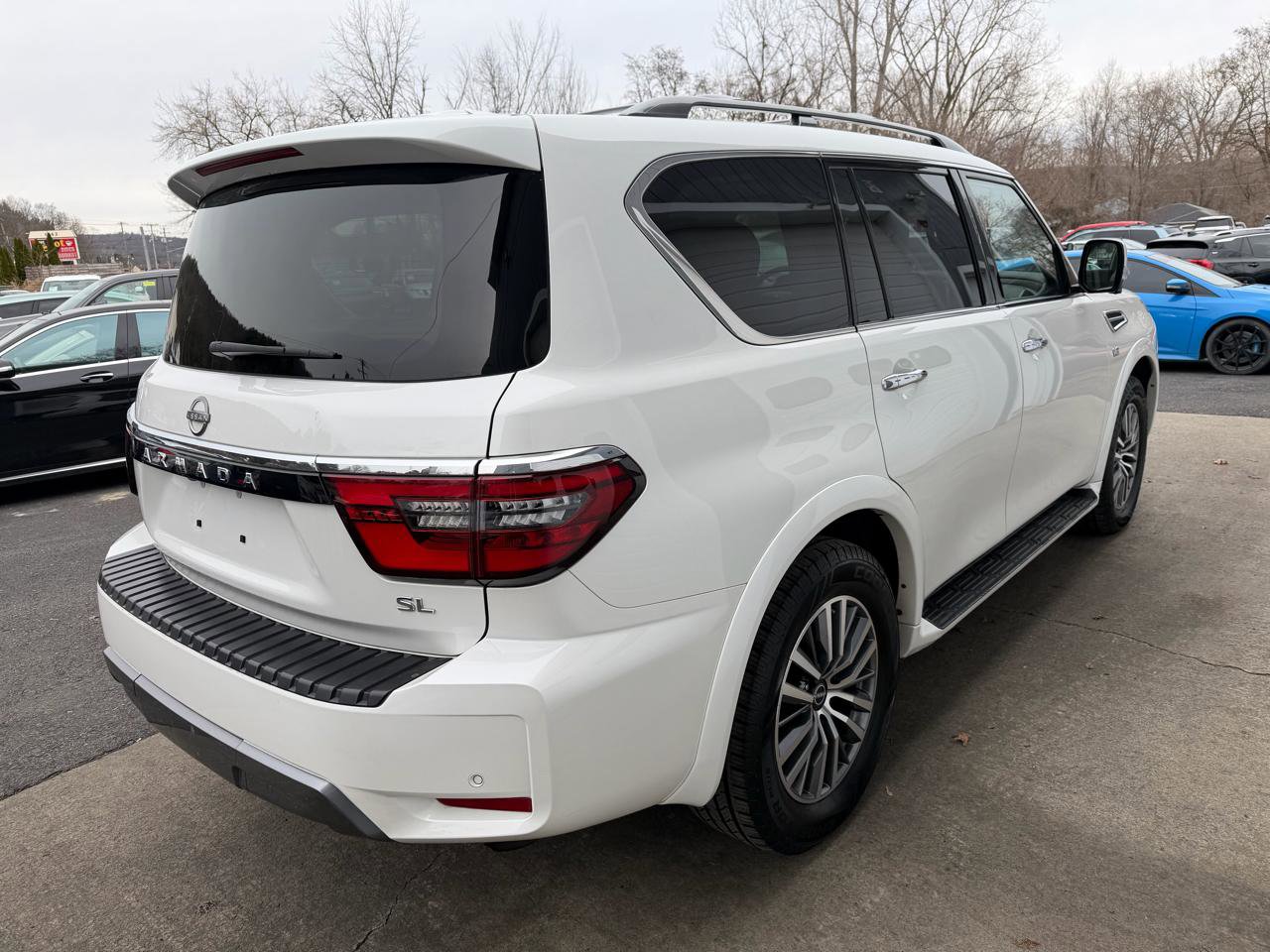 Used 2022 Nissan Armada SL w/ Captain's Chairs Package image 4