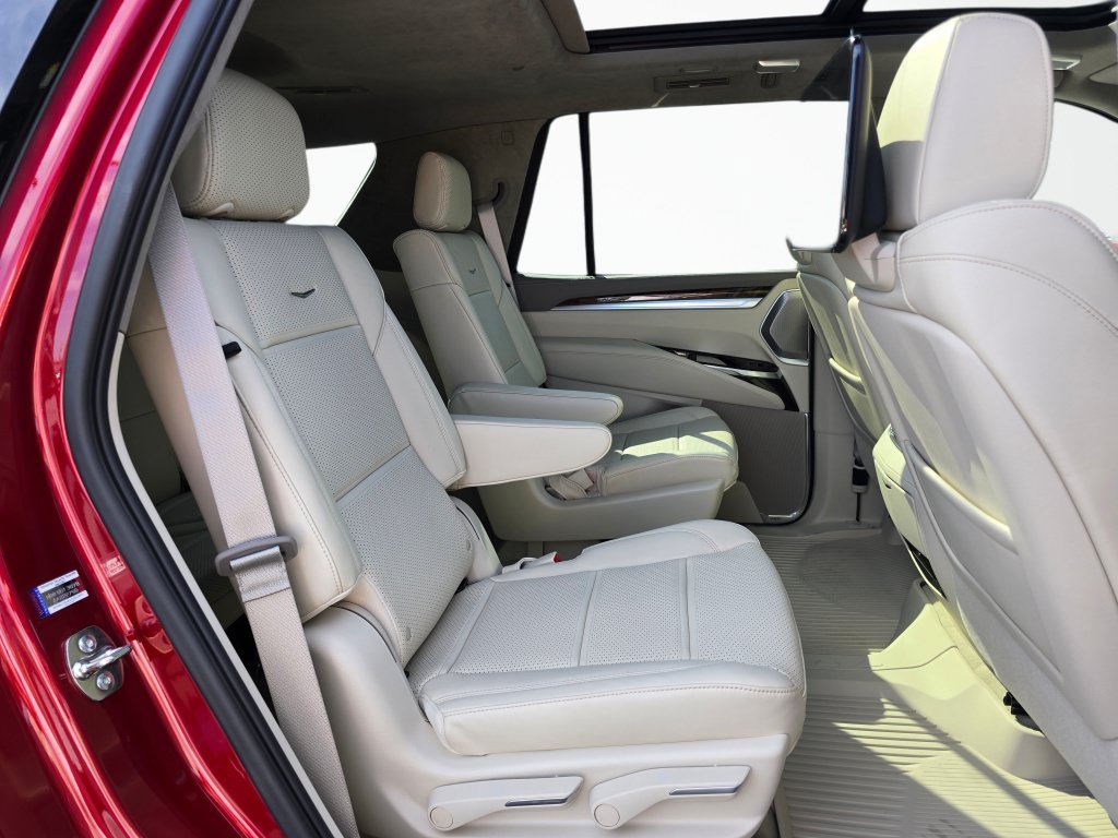 New 2026 Cadillac Escalade Platinum Luxury w/ LPO, Floor Liner Package AWD/4WD image 24