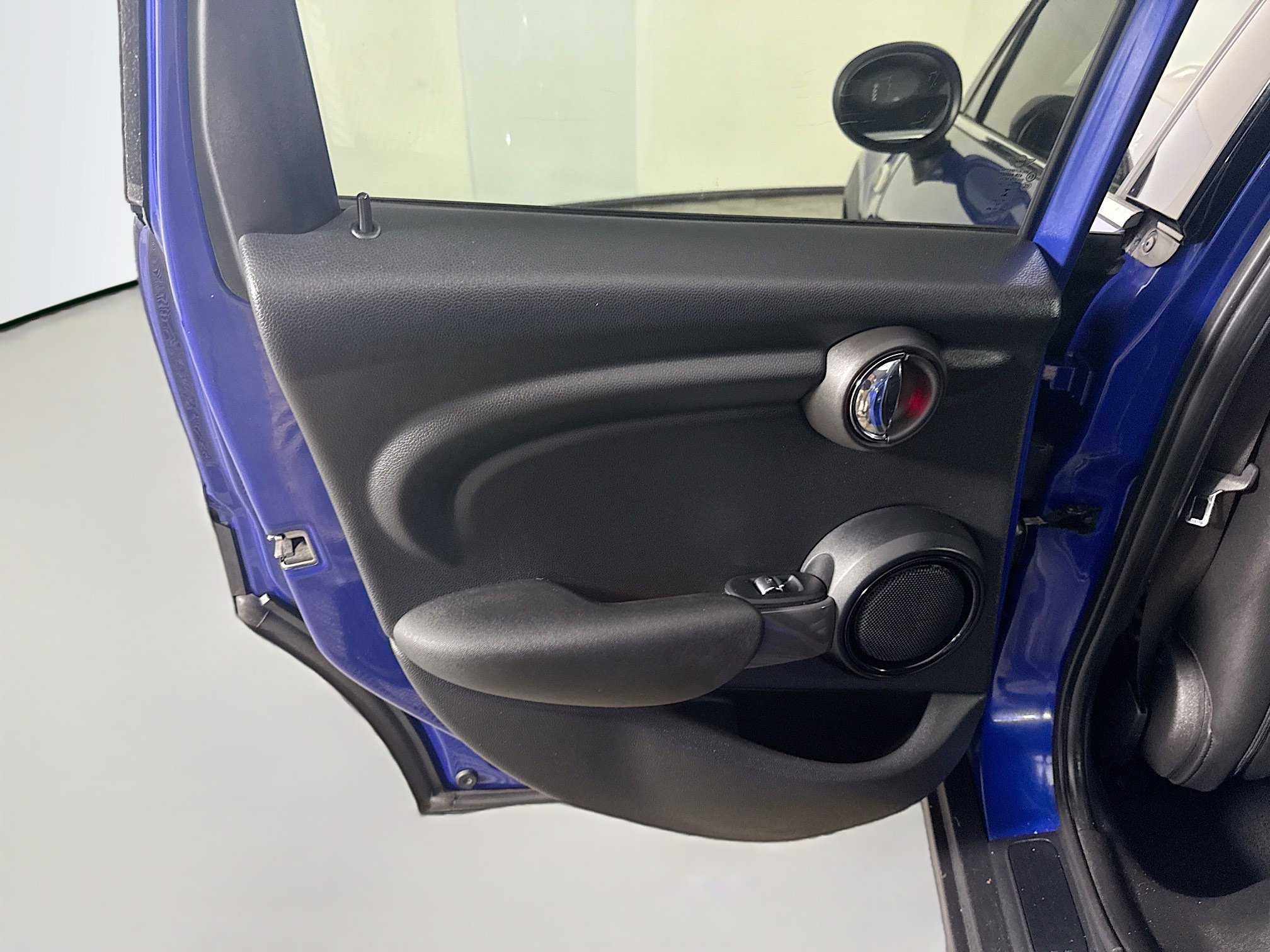 Used 2020 MINI Cooper 4-Door Hardtop image 26