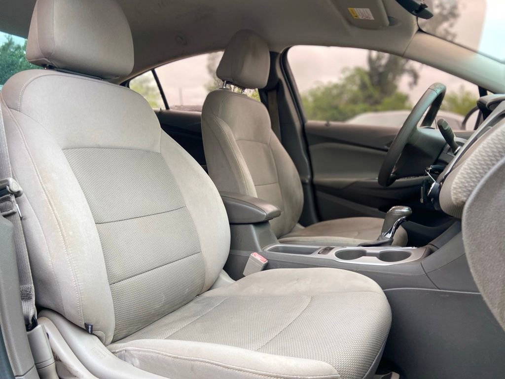 Used 2017 Chevrolet Cruze LS FWD image 18
