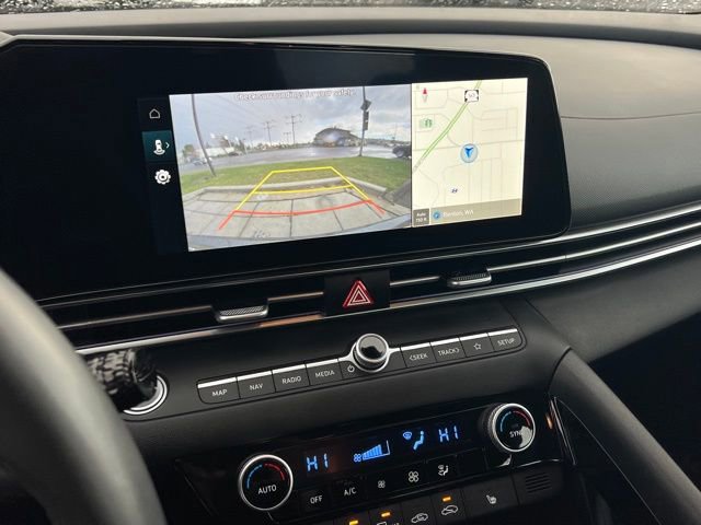 Certified 2025 Hyundai Elantra SEL image 25