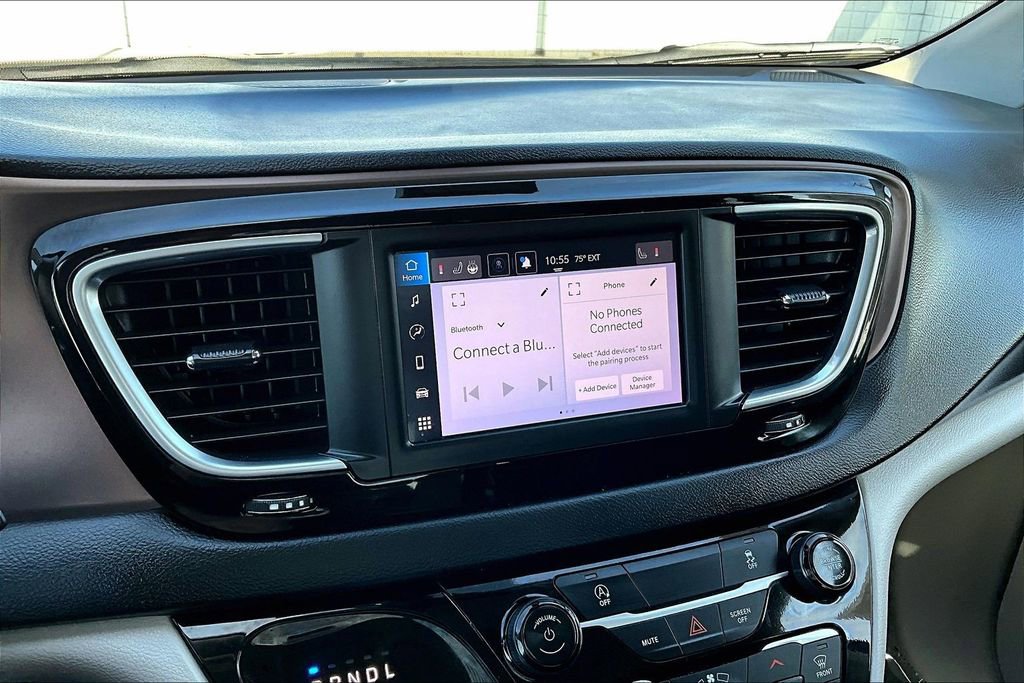 Certified 2024 Chrysler Voyager LX image 10