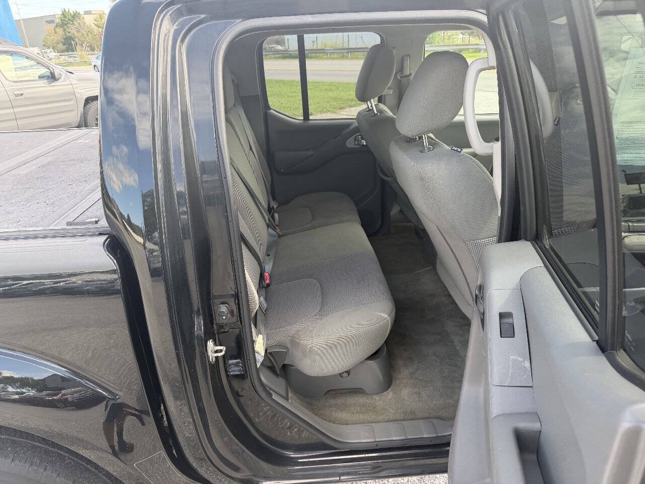Used 2018 Nissan Frontier SV AWD/4WD image 25