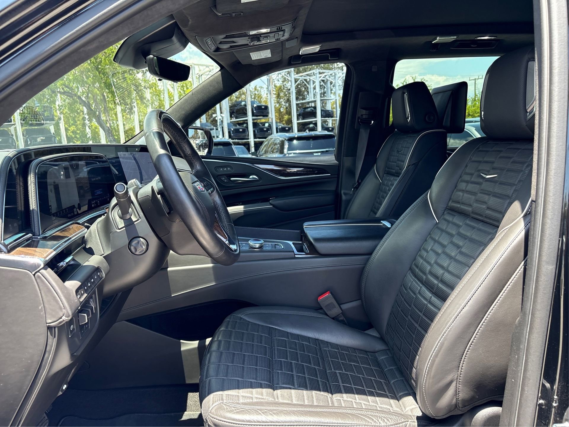 Used 2023 Cadillac Escalade Sport Platinum w/ LPO, ONYX Package AWD/4WD image 9