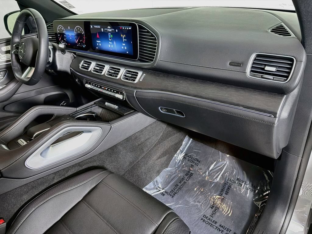 Used 2025 Mercedes-Benz GLS 580 4MATIC image 32