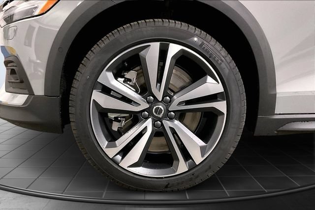 New 2026 Volvo V60 B5 Cross Country Plus w/ Climate Package AWD/4WD image 14
