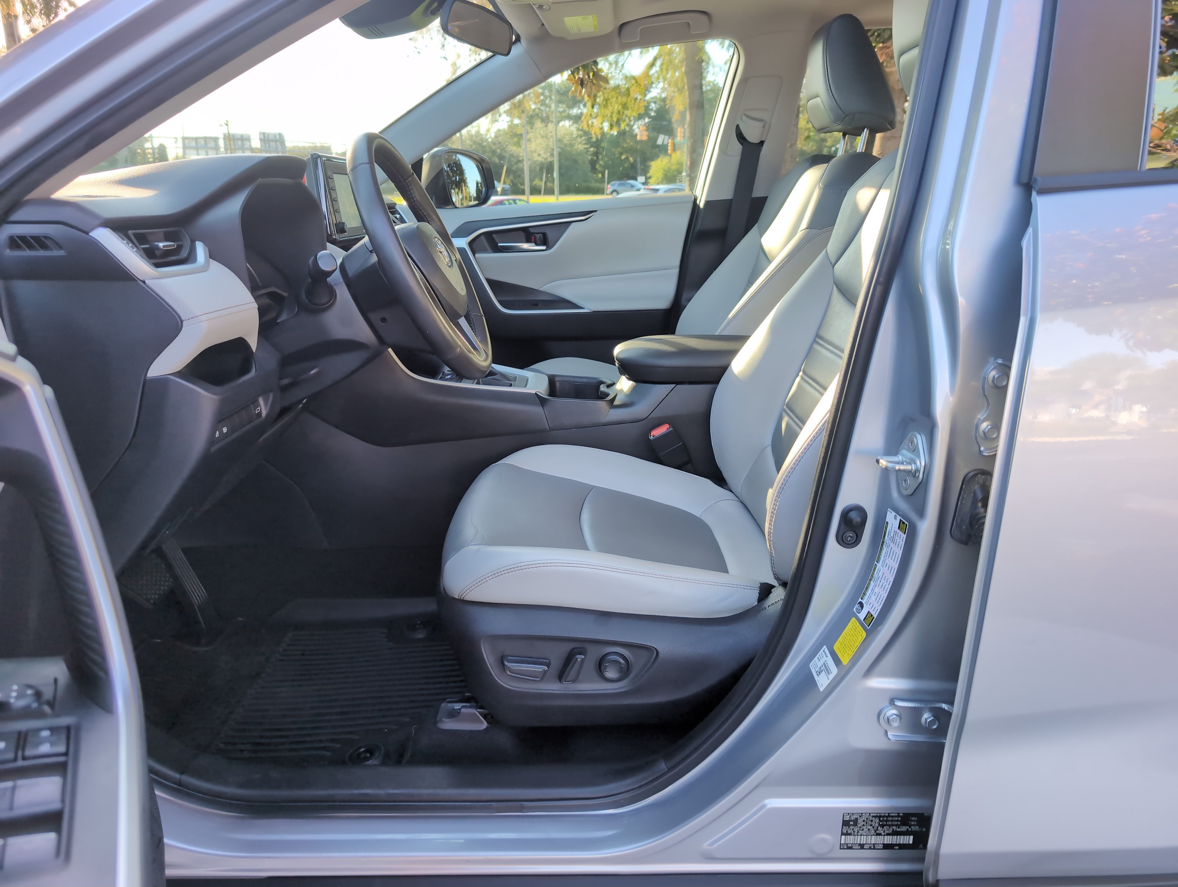 Certified 2022 Toyota RAV4 XLE Premium FWD image 16