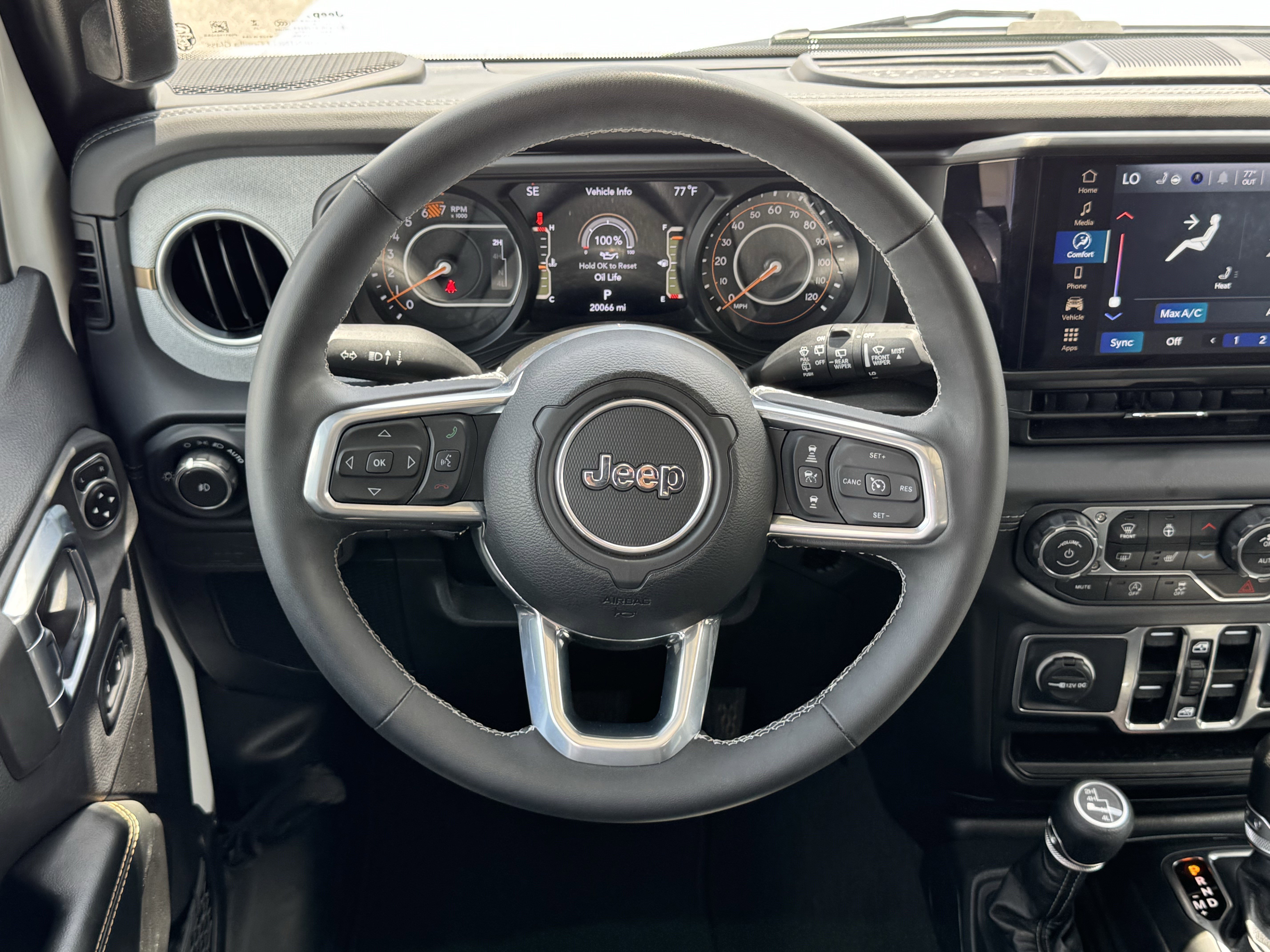 Used 2025 Jeep Wrangler Sahara image 16