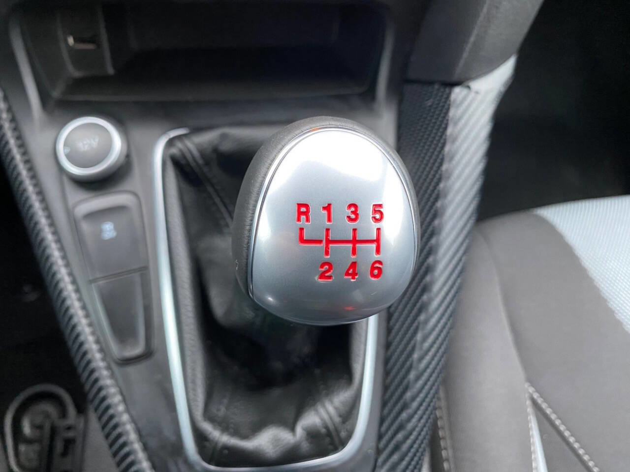 Used 2015 Ford Focus ST image 32