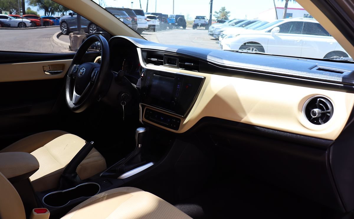 Used 2018 Toyota Corolla LE w/ Carpet Mat Package (TMS) FWD image 34