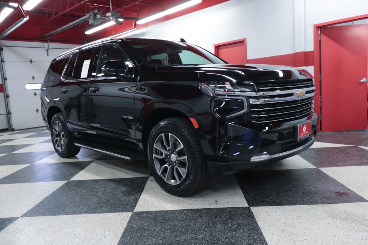 Used 2022 Chevrolet Tahoe LT w/ Luxury Package RWD image 2