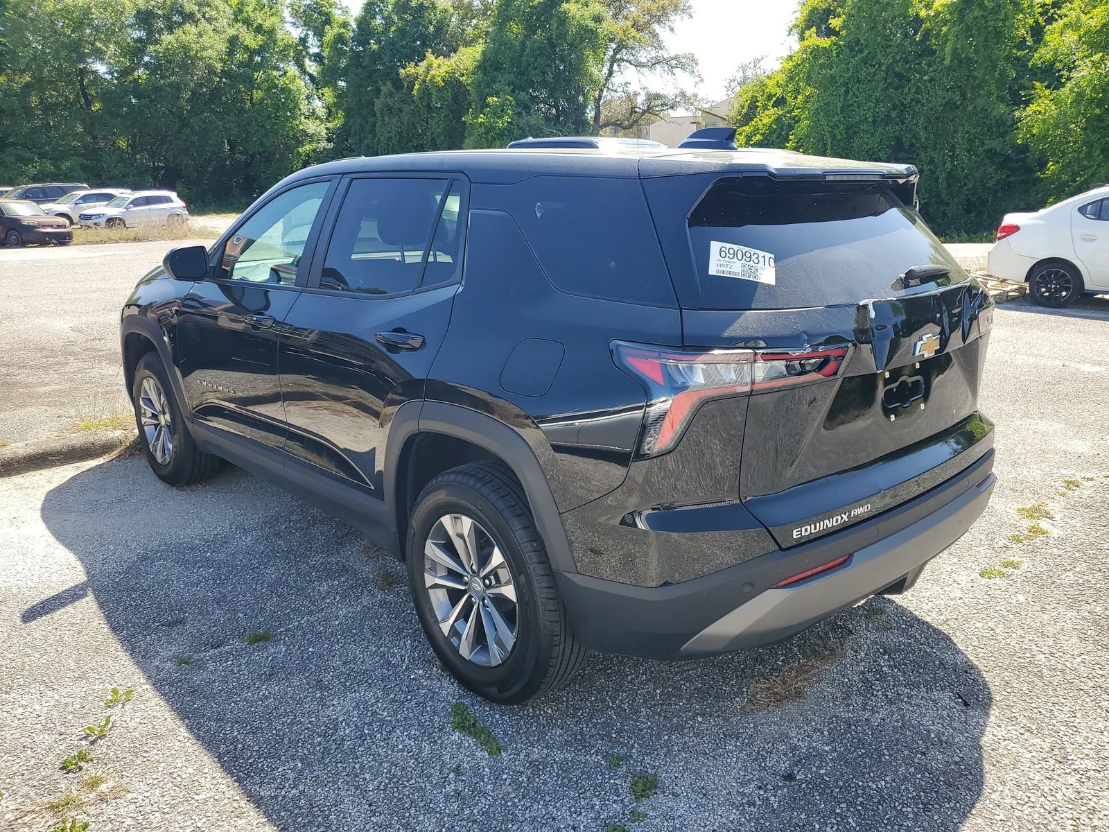 Used 2025 Chevrolet Equinox LT AWD/4WD image 3