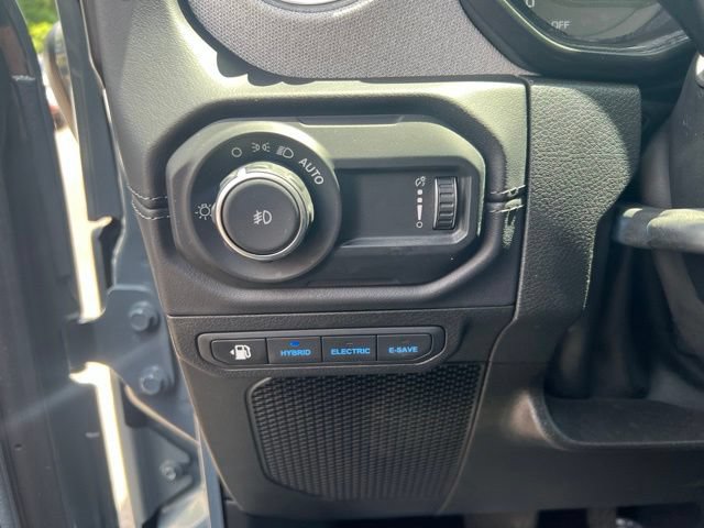 Used 2025 Jeep Wrangler Unlimited Sahara AWD/4WD image 6
