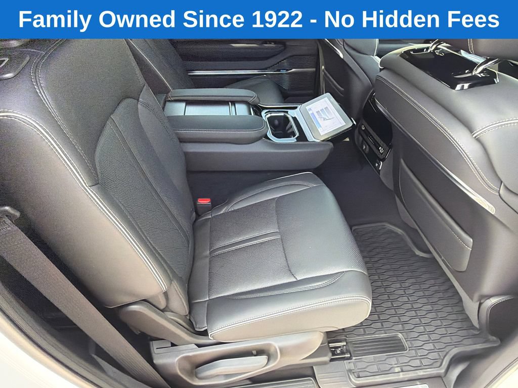 Used 2025 Jeep Grand Wagoneer L Series II Obsidian w/ Quick Order Packagew 28T AWD/4WD image 15