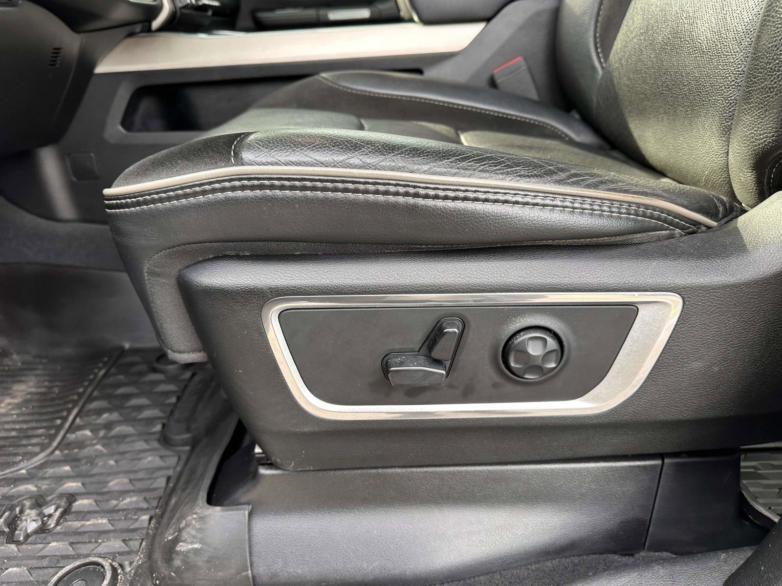 Used 2019 RAM 1500 Laramie image 12