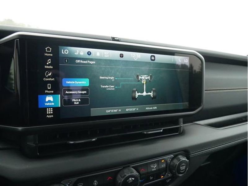 New 2025 Jeep Gladiator Sport image 17