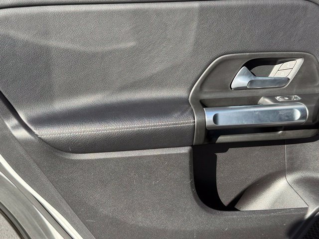 Used 2021 Mercedes-Benz GLB 250 4MATIC image 24