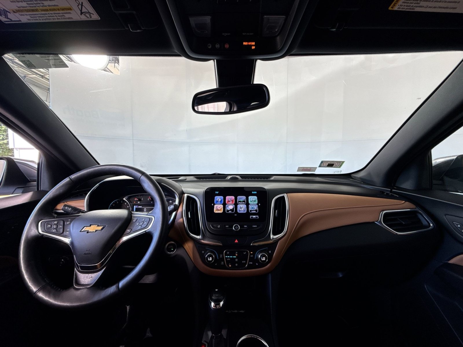 Used 2018 Chevrolet Equinox Premier FWD image 23