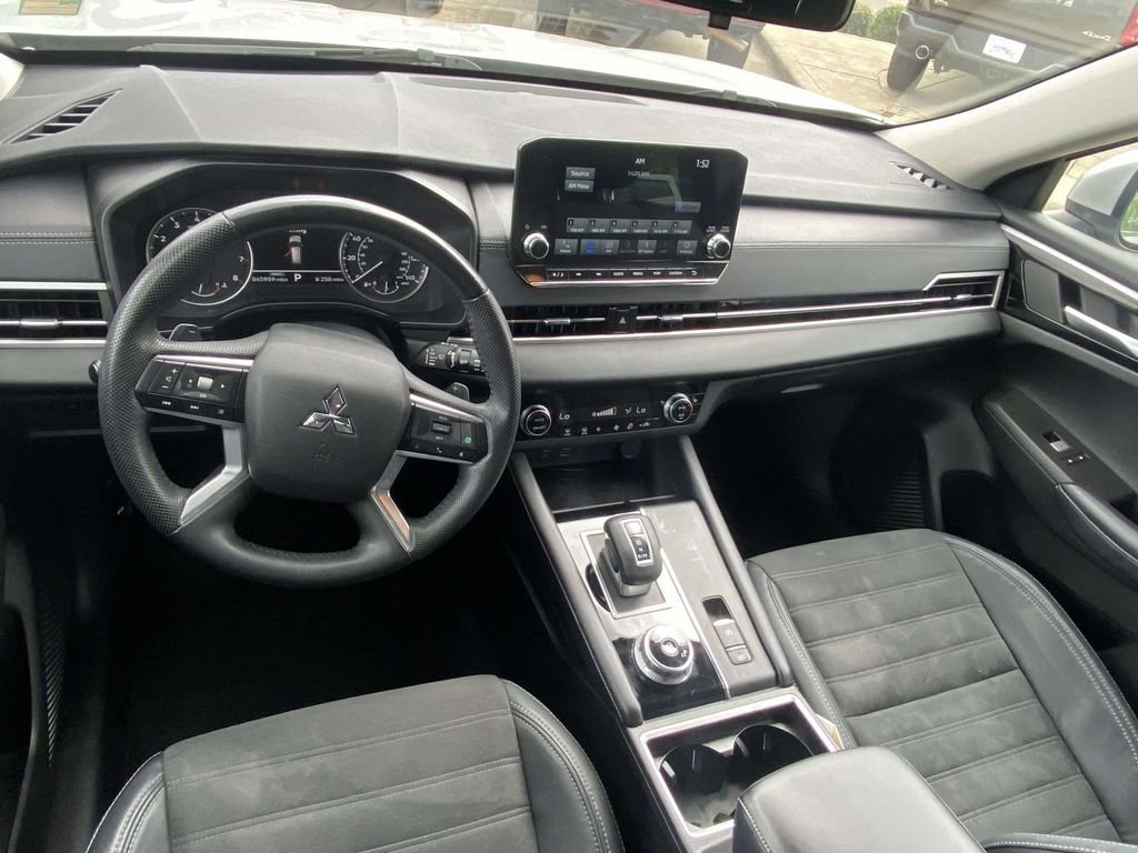 Used 2023 Mitsubishi Outlander SE image 47