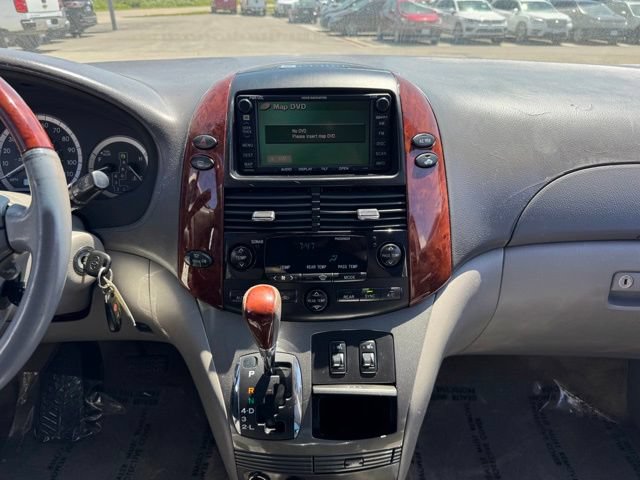Used 2005 Toyota Sienna XLE Limited w/ XLE Limited Pkg 2 FWD image 2
