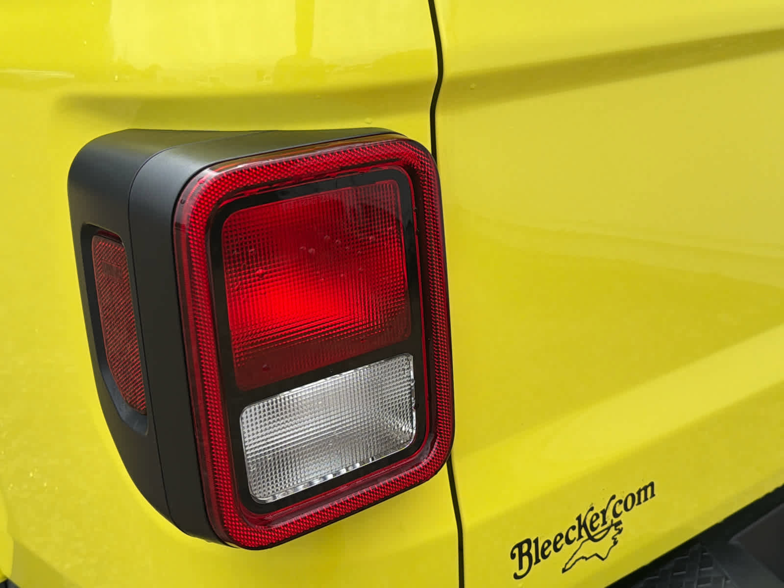 Used 2023 Jeep Gladiator Sport image 15