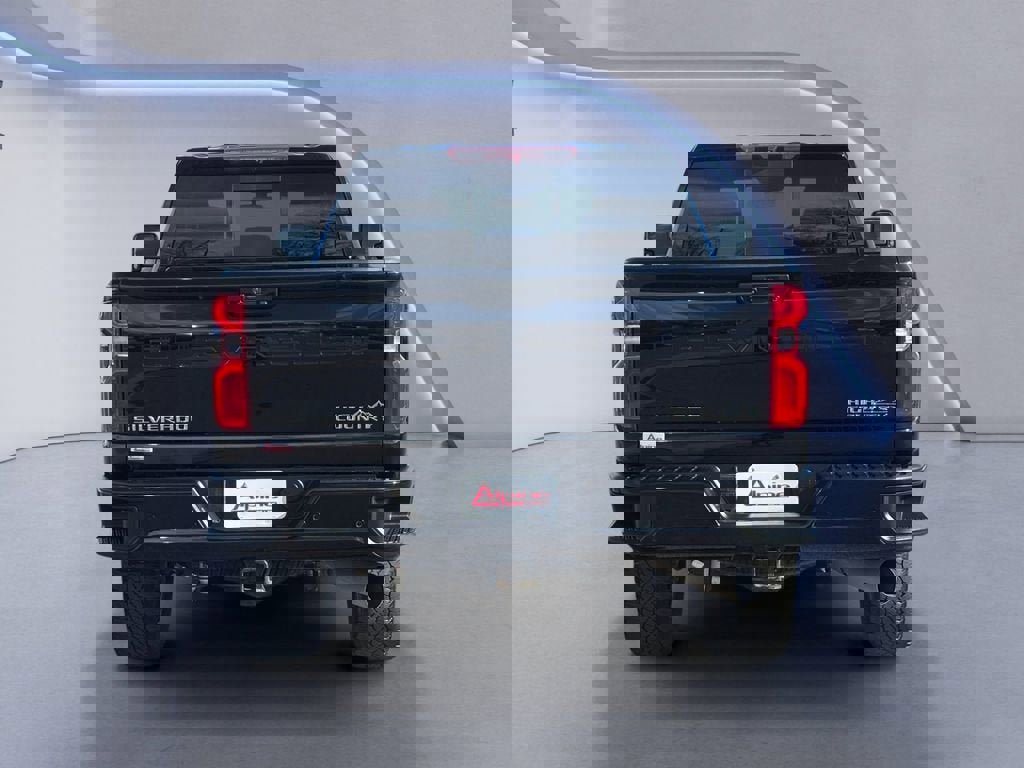 Used 2023 Chevrolet Silverado 2500 High Country w/ Z71 Off-Road Package image 4