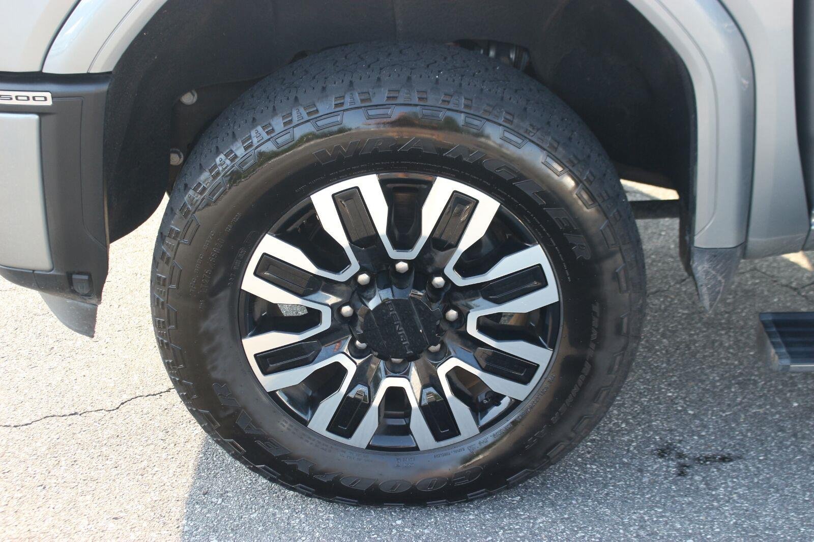 Used 2024 GMC Sierra 3500 Denali Ultimate AWD/4WD image 42
