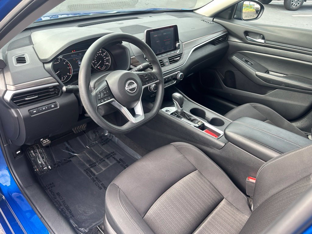 Used 2025 Nissan Altima 2.5 SV FWD image 19