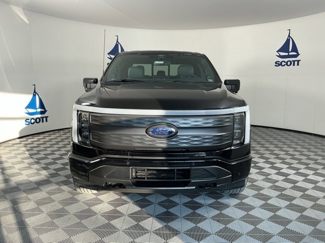 Used 2022 Ford F150 Lightning Lariat image 2