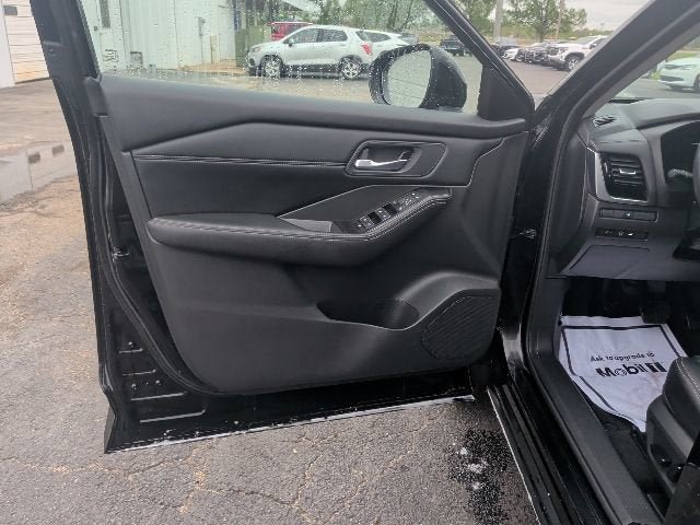 Used 2024 Nissan Rogue SL AWD/4WD image 15