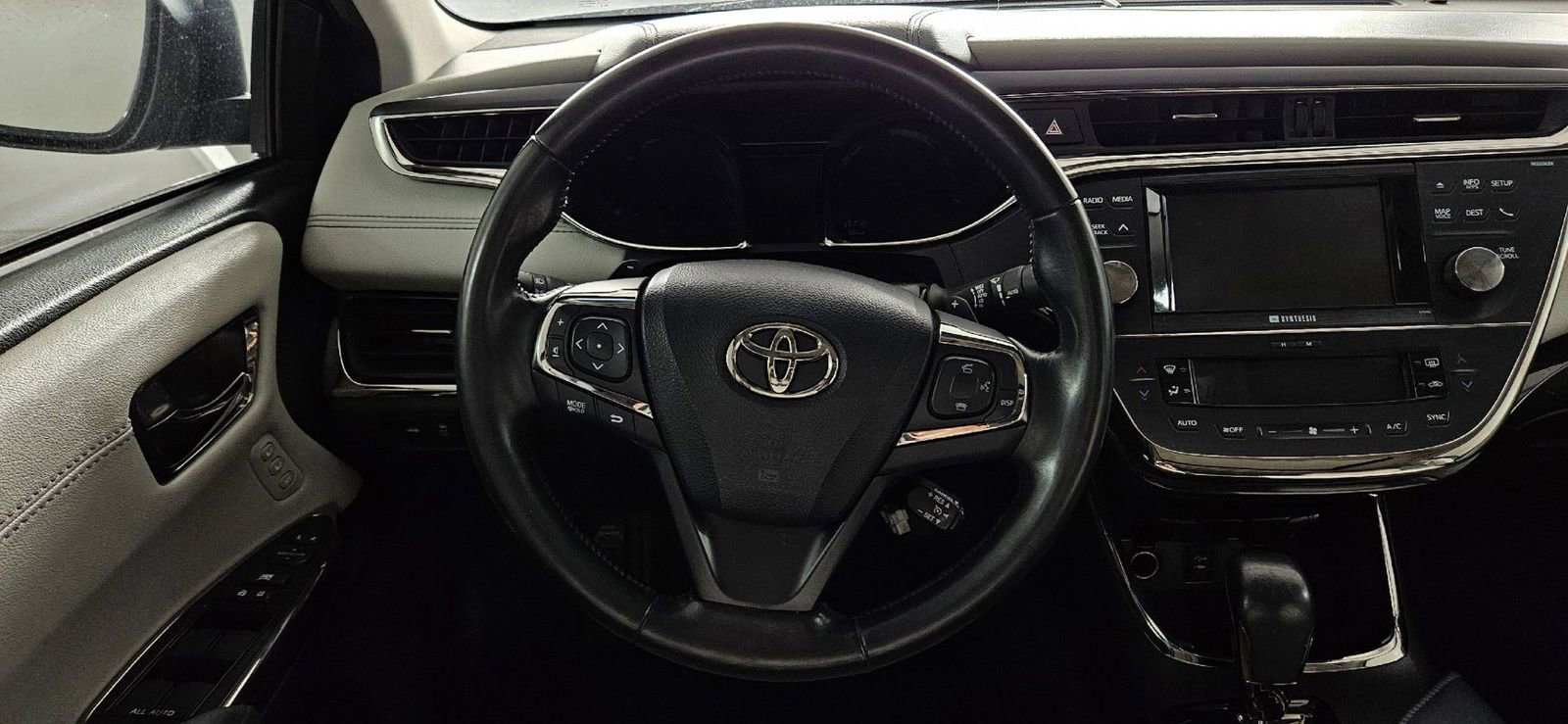 Used 2013 Toyota Avalon Limited FWD image 10